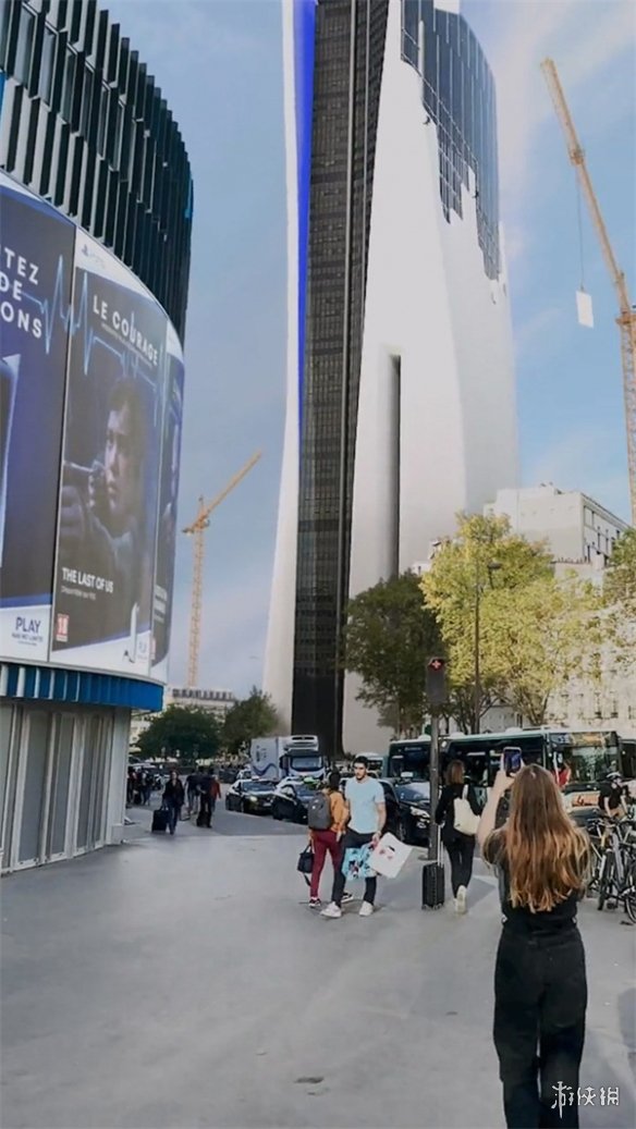 官方整活最为致命！法国巴黎正在“建造”巨型PS5大厦图片2